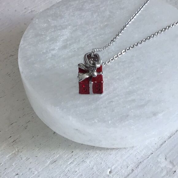Swarovski Crystal Red Gift Box Silver Necklace - Picture 2 of 6
